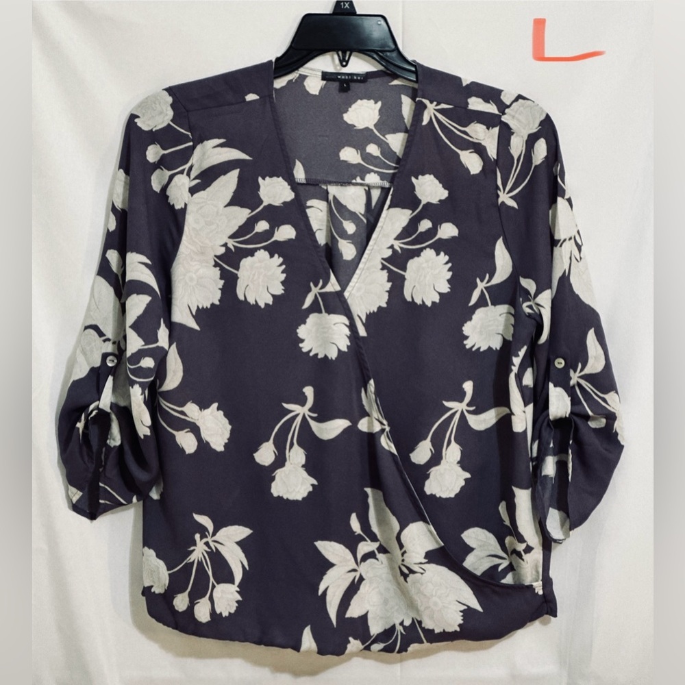 LADIES LAVENDER TOP WITH WHITE FLOWERS